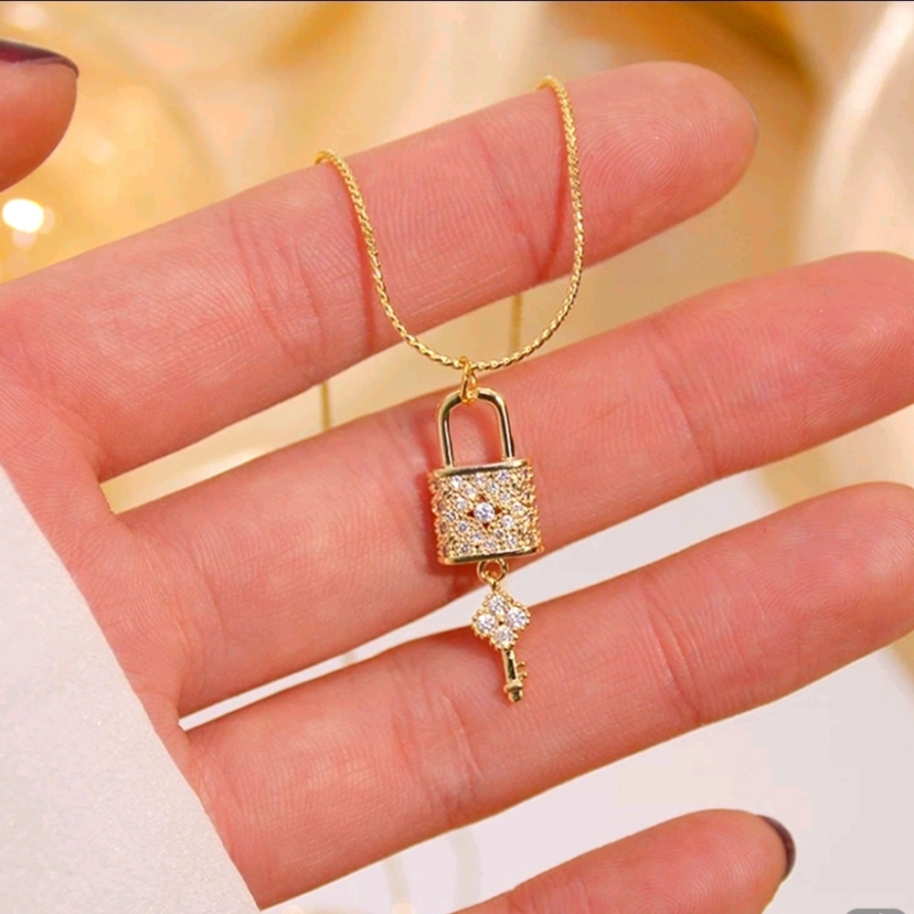 NEW 14K GOLD PLATED LOCK NECKLACE